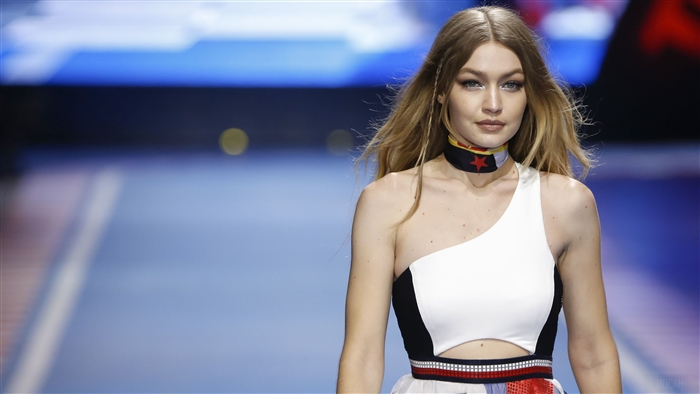 Gigi Hadid on runway 4K