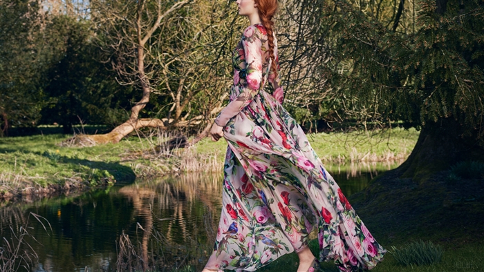 Sophie Turner in floral dress Ultra Hd 4k