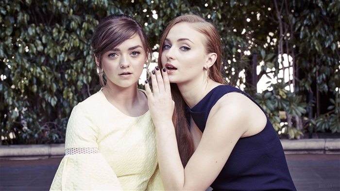 Sophie Turner And Maisie Williams