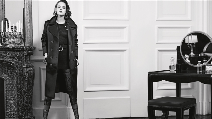 Kristen Stewart in Monochrome 4K