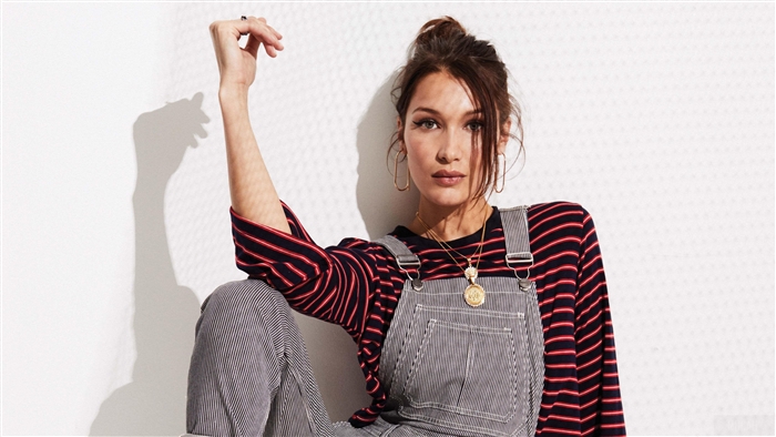 Bella Hadid in Penshoppe 4K