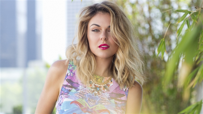 Serinda Swan
