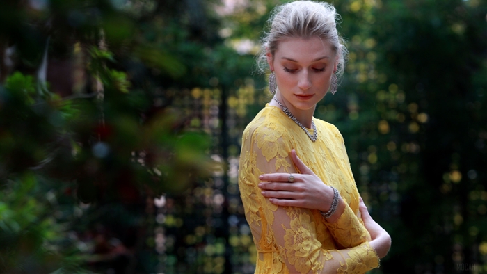 Elizabeth Debicki in Yellow Lace Dress 4K