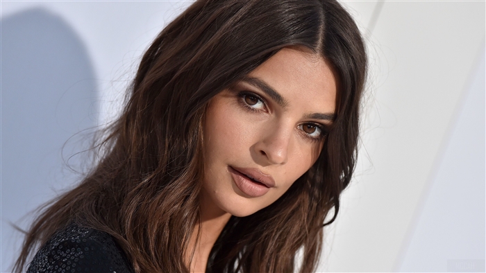 Emily Ratajkowski Portrait