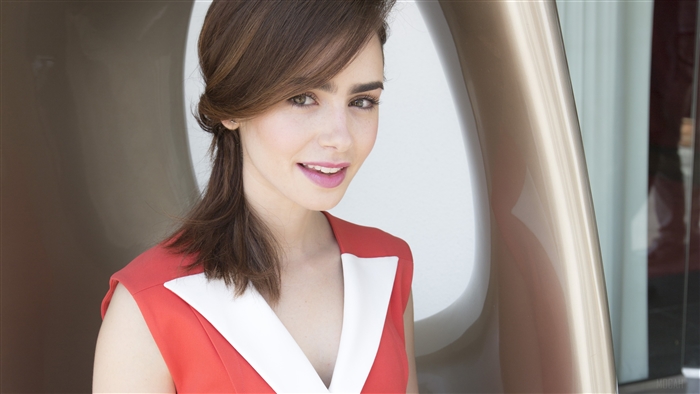 Lily Collins 4K