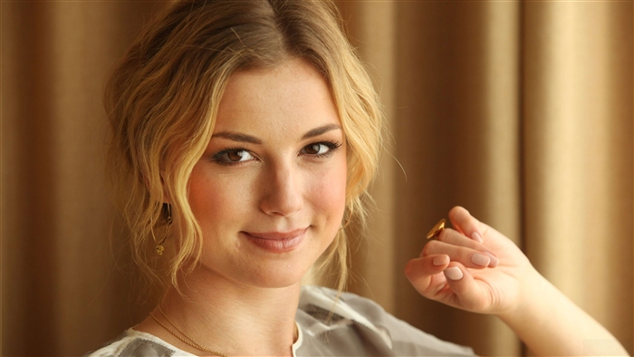 Emily VanCamp
