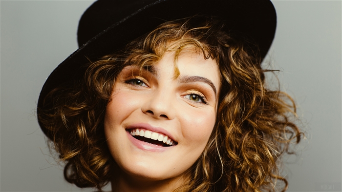 Camren Bicondova wearing a black hat, 4K