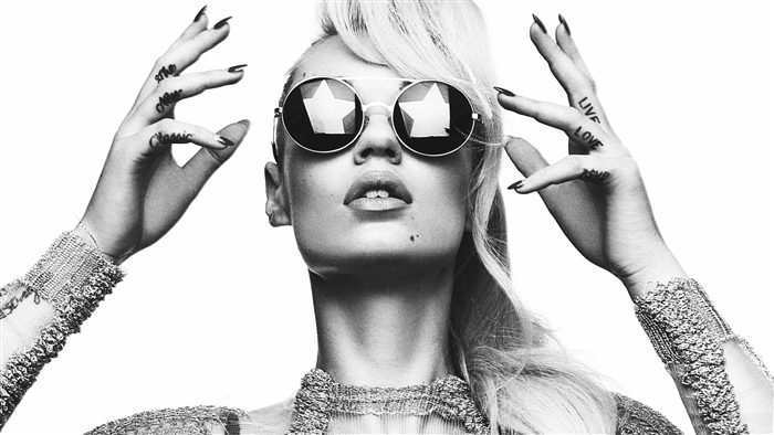 Iggy Azalea Monochrome