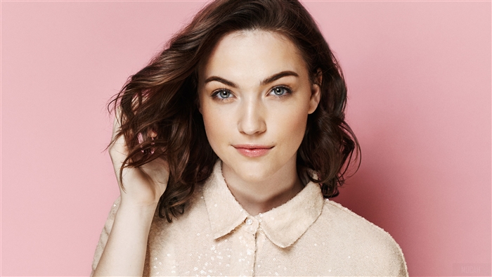 Violett Beane 2019