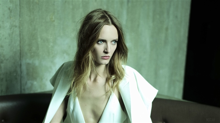 Model in white Alexandre Vauthier outfit 4K