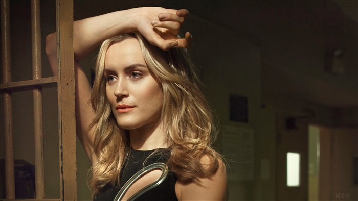 Taylor Schilling from Elle 2019 4K