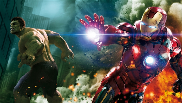 Iron Man and Hulk in battle 4K
