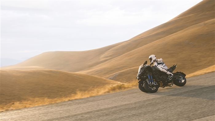 Yamaha Niken motorcycle rider in desert landscape 4K