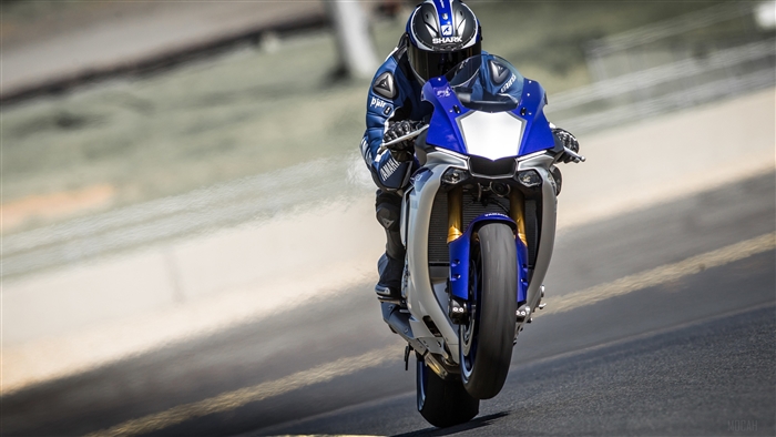 Yamaha YZF R1 2016 4K Motorcycle Wheelie