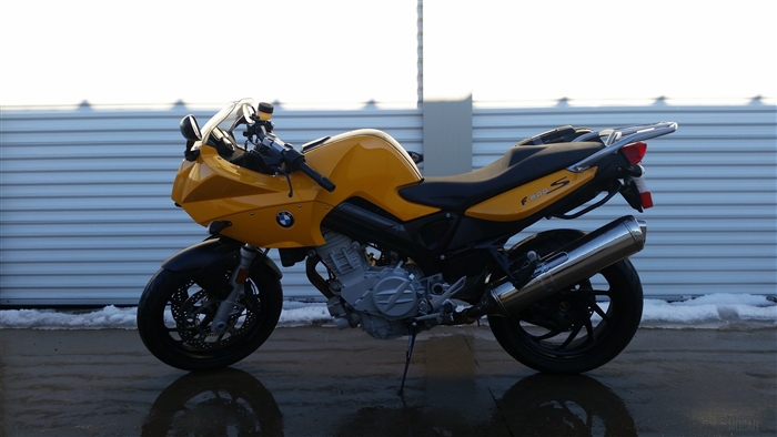 Yellow BMW F 800 S Sportbike 4K