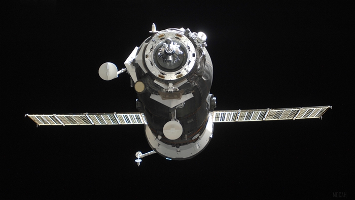 Cargo spaceship in flight 4K
