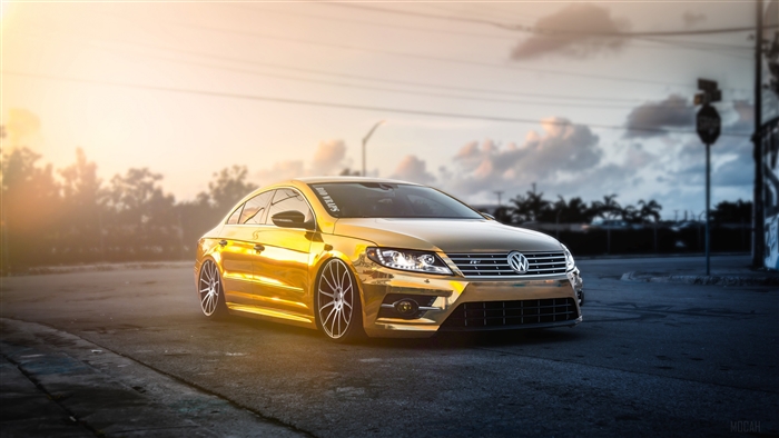 Golden Volkswagen Passat