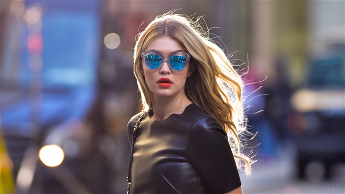 Gigi Hadid in Cosmopolitan 4K