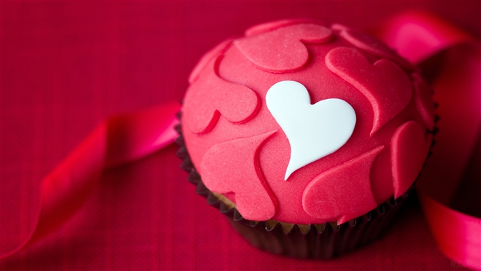 Love Cupcake with Hearts 4K