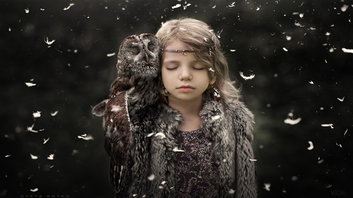 Girl with owl and feathers 4K