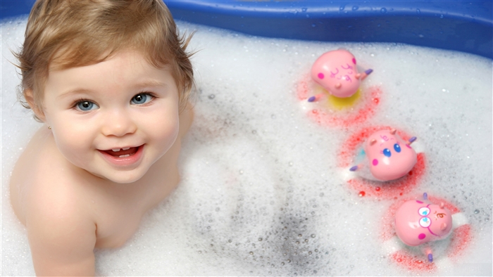 Cute Baby Bath