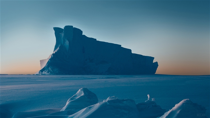 Iceberg in a frozen landscape, Google Pixel Stock 4K