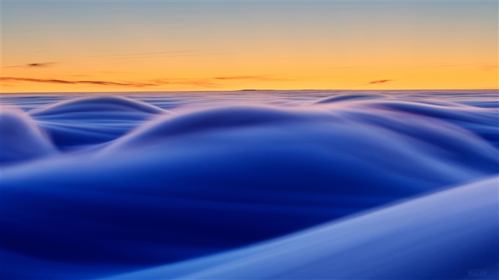Abstract Blue Waves on Horizon 4K