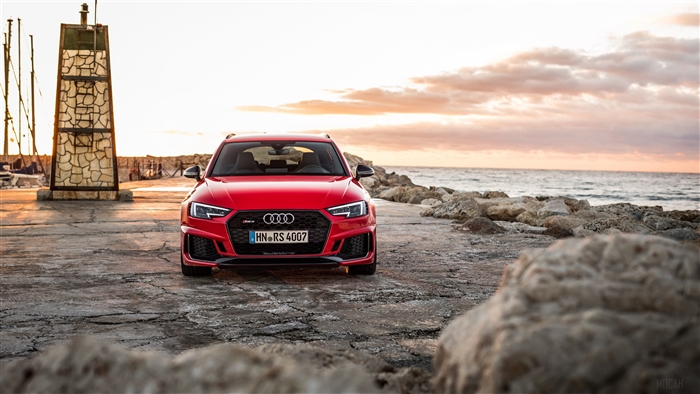 Red 2018 Audi RS 4 Avant 4K