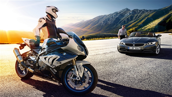 BMW S1000RR and BMW Z4 4K