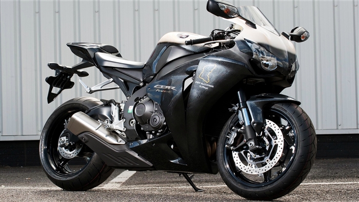 Honda CBR1000RR Fireblade motorcycle 4K