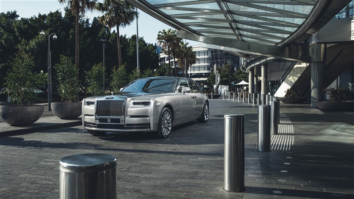 Rolls Royce Phantom parked outside building