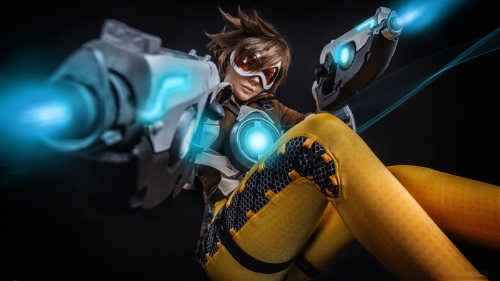 Tracer from Overwatch 4K Cosplay