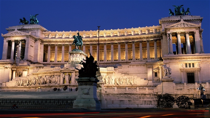 Altare della Patria monument in Rome at night