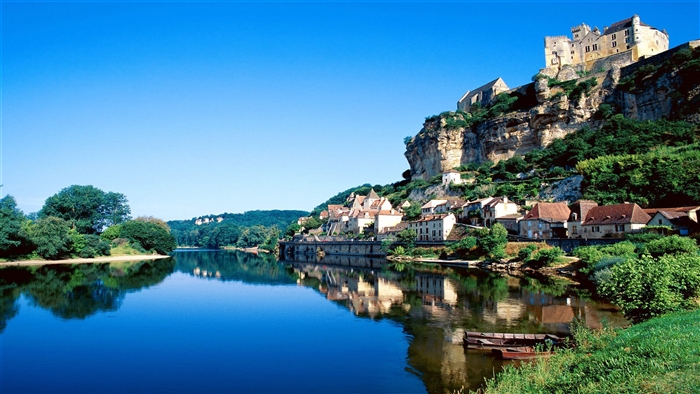 Beynac and Dordogne River France 4K