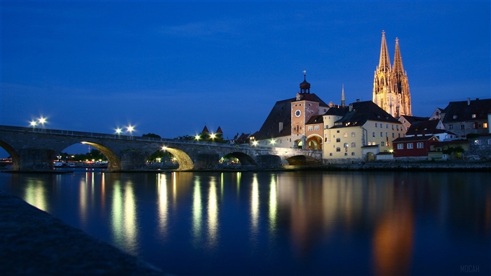 Steinerne Bruecke Regensburg at night 4K