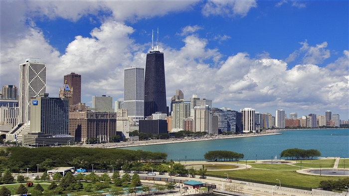 Chicago skyline and Lake Michigan waterfront 4K
