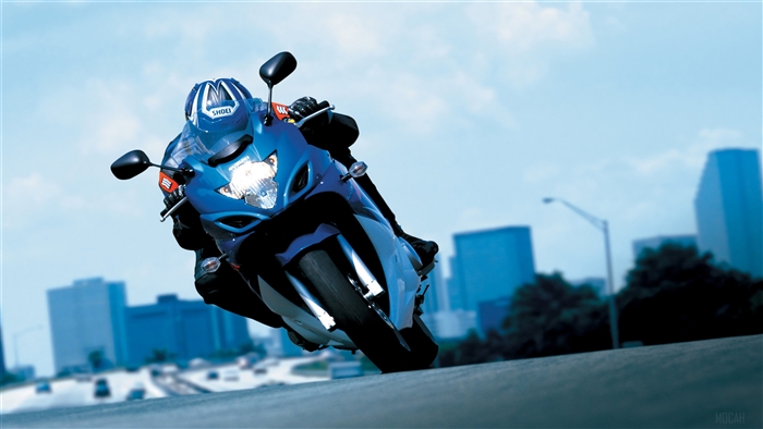 2008 Suzuki GSX 650F motorcycle in action 4K