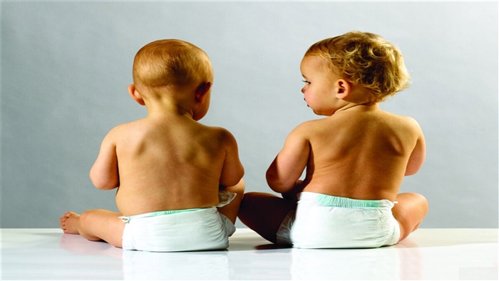 Two babies sitting and playing 4K