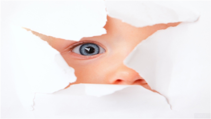 Cute Hidden Baby Eyes 4K