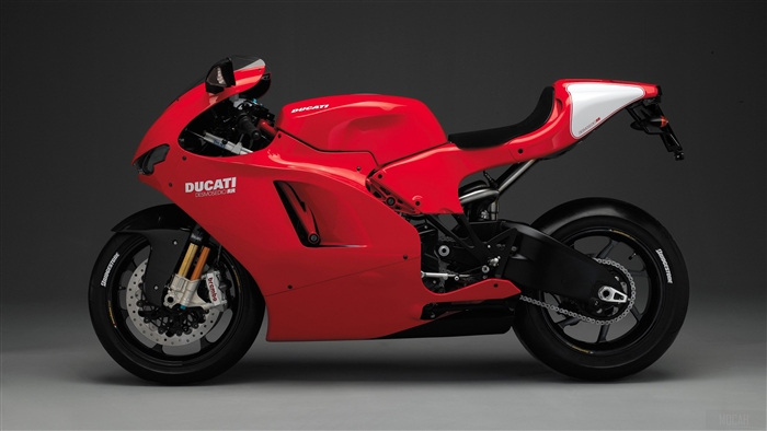 Red Ducati Desmosedici RR 4K