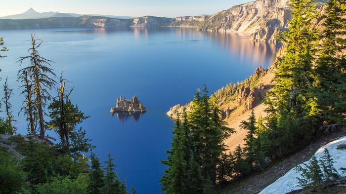 Crater Lake National Park with Wizard Island