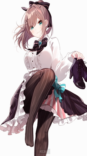 Suzuhara Lulu in Elegant Black and White Outfit