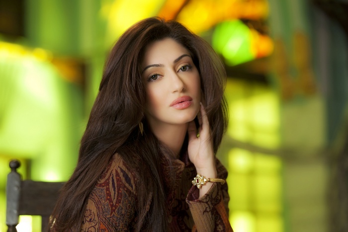 Reyhna Malhotra Beautiful Bollywood Actress Posing