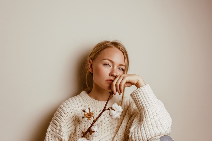 blonde, sweater, model, women, looking at viewer, white sweater