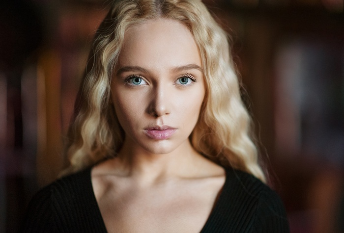 Portrait of Maria Popova with blonde hair and green eyes