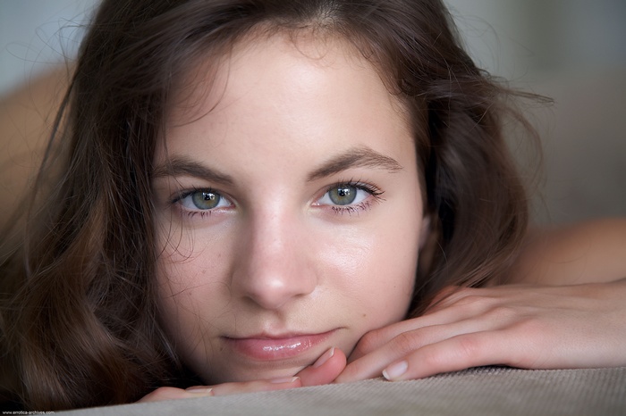 women, Antea B, brunette, pillow, Errotica Archives, couch, room, reflection, looking at viewer