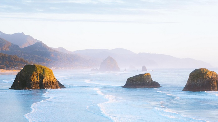 Sea stacks and mountains at Ecola State Park, Oregon
