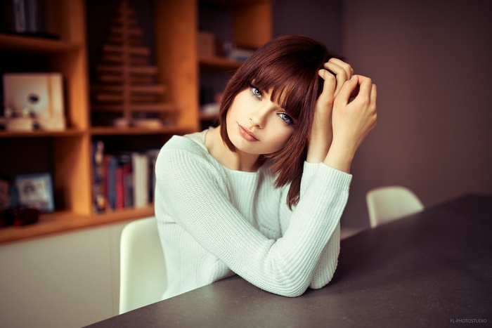 Portrait Table Marie Grippon Chair Sitting Women Lods Franck Hd