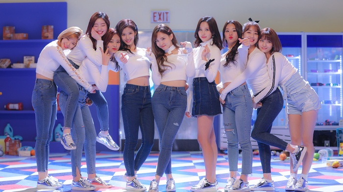 Twice group of women K-pop