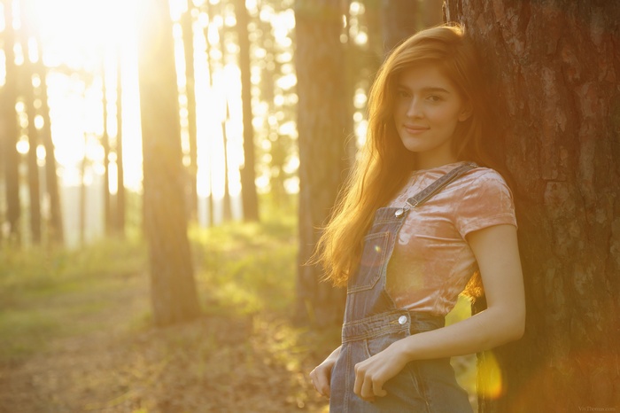 sunlight, Jia Lissa, redhead, VivThomas, women, women outdoors, forest, nature, smiling